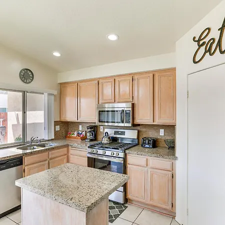 Victorville Home With Large Yard And Charcoal Grill! Exterior photo