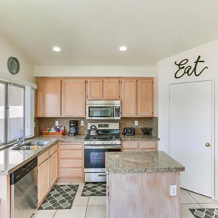 Victorville Home With Large Yard And Charcoal Grill! Exterior photo