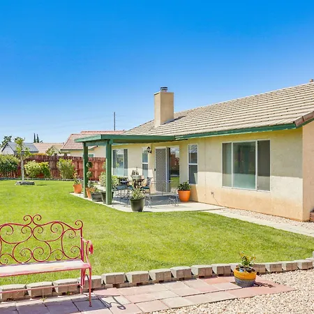 Victorville Home With Large Yard And Charcoal Grill! Exterior photo
