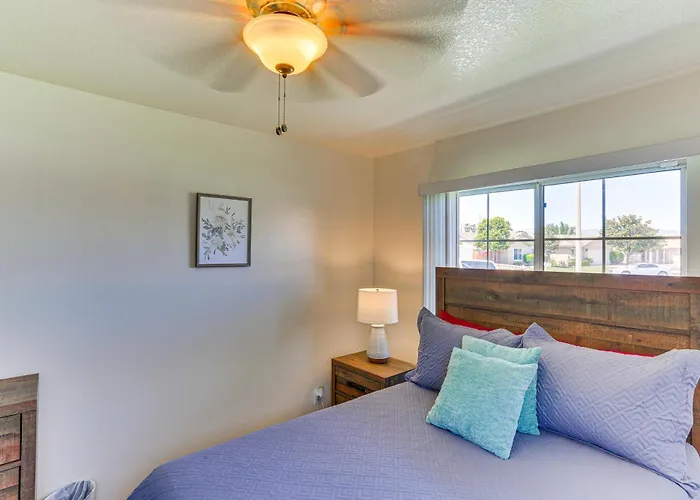 Victorville Home With Large Yard And Charcoal Grill!