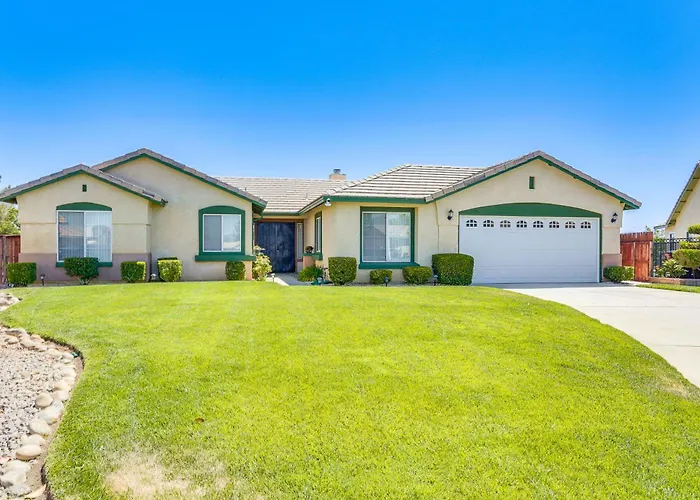 Victorville Home With Large Yard And Charcoal Grill!