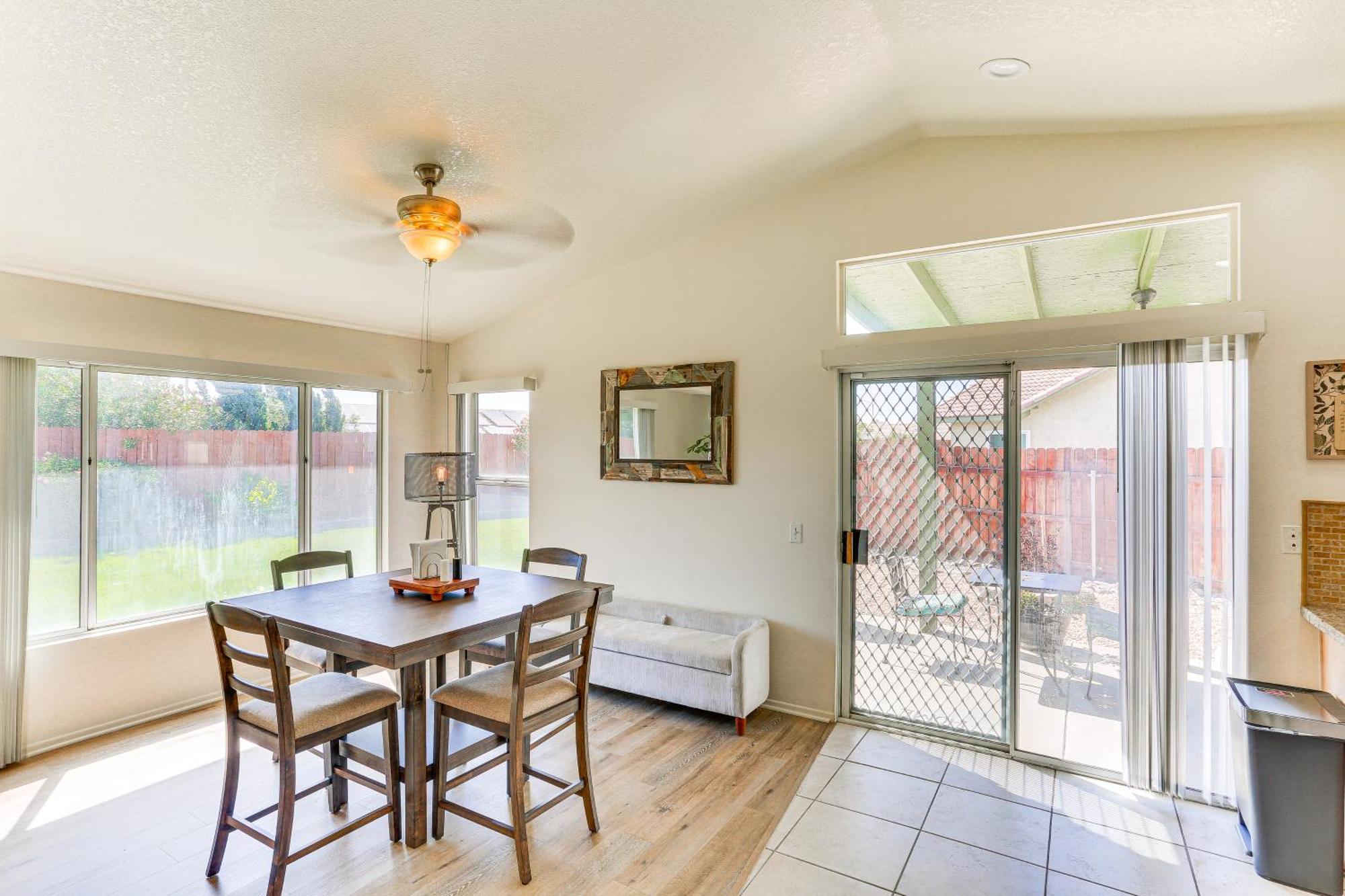With Large Yard And Charcoal Grill! *