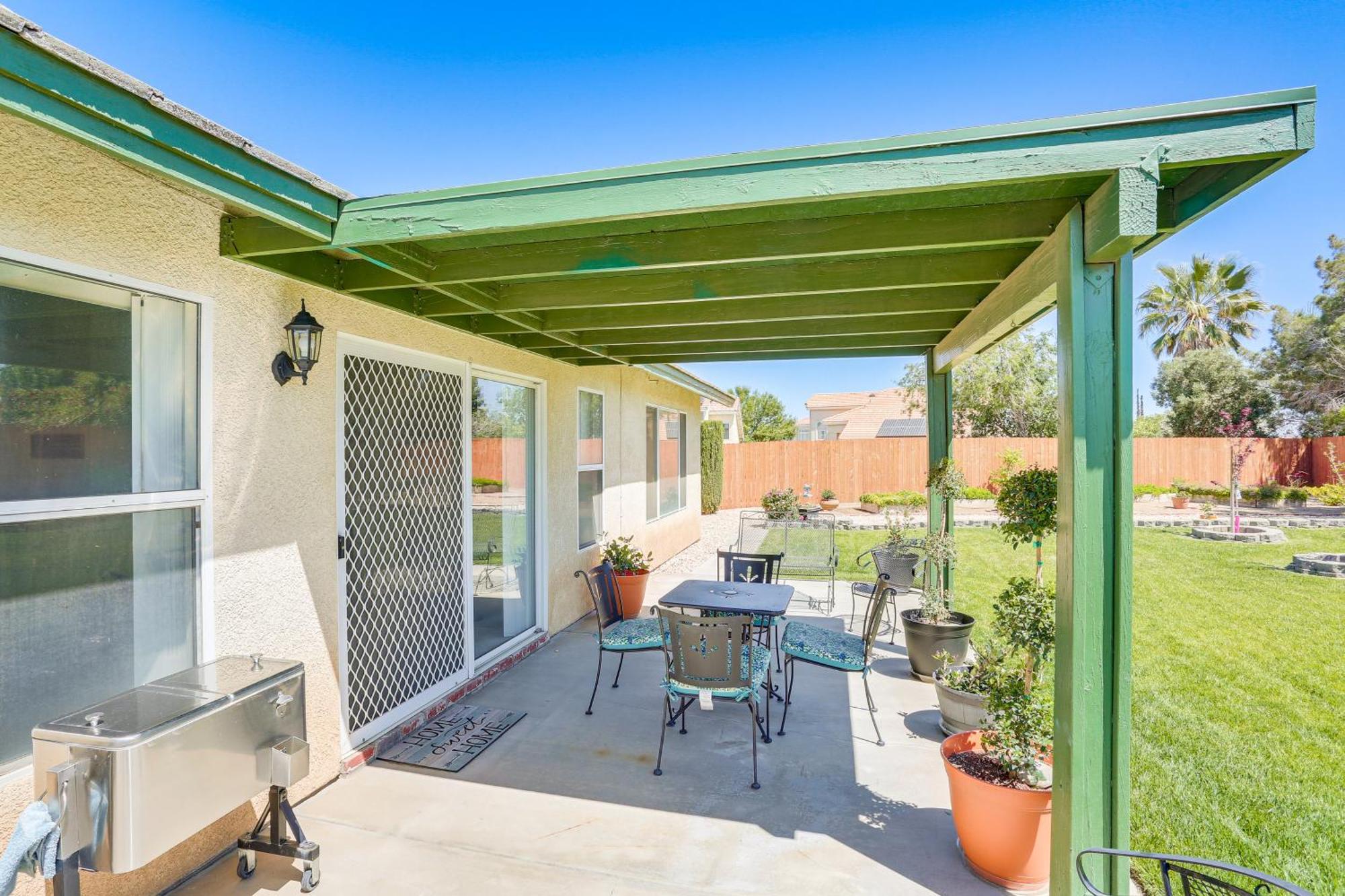 With Large Yard And Charcoal Grill! *