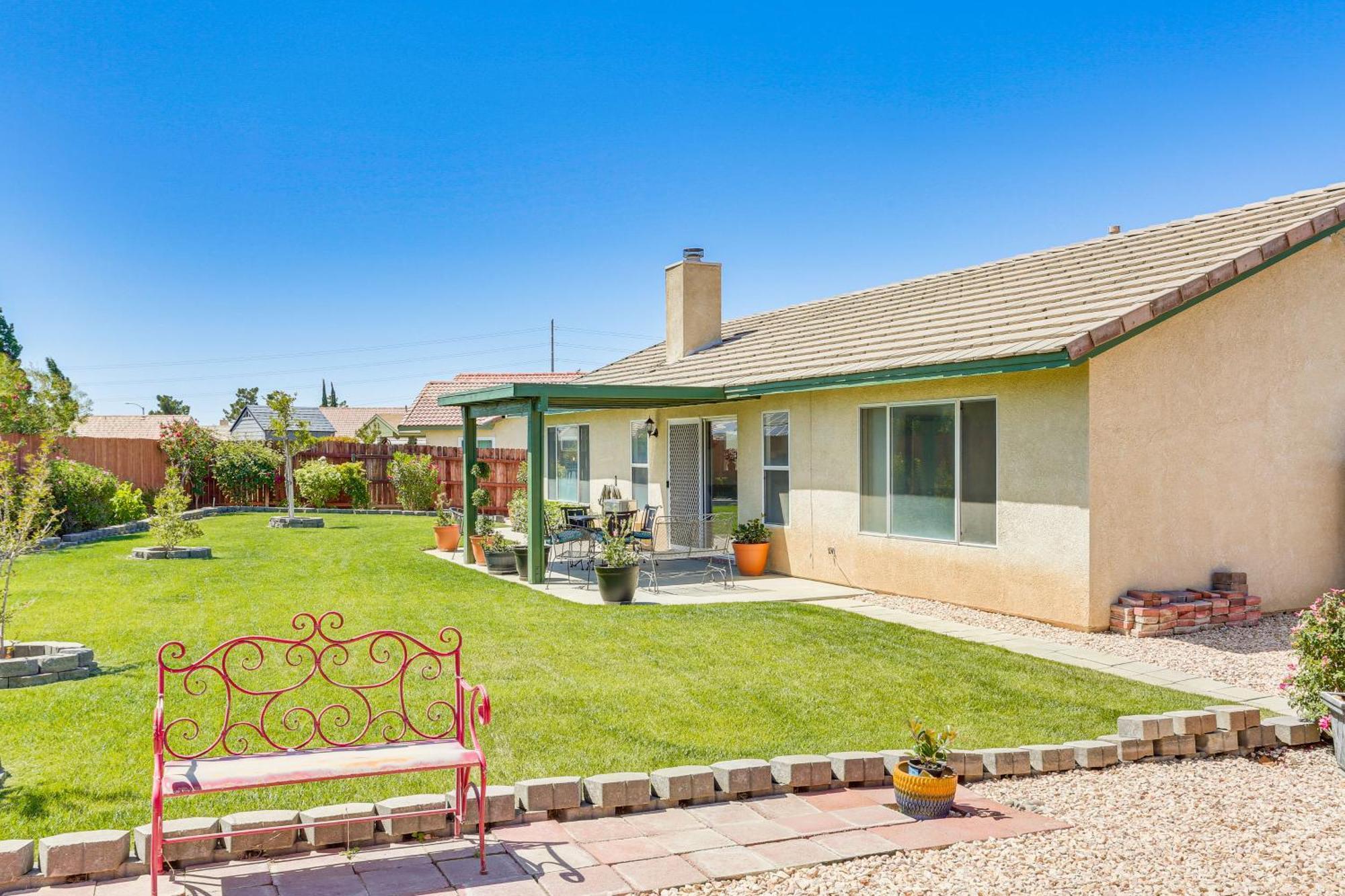 Holiday home With Large Yard And Charcoal Grill!